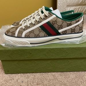 New in box Gucci Sneaker W sz40/ M sz42